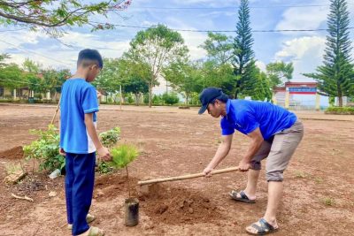 THẦY VÀ TRÒ TRƯỜNG TH TRẦN QUỐC TOẢN HƯỞNG ỨNG LỜI KÊU GỌI TẾT TRỒNG CÂY CỦA CHỦ TỊCH HỒ CHÍ MINH NGÀY 19.5